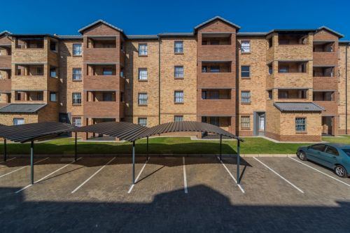 Corobrik’s Moroccan Red Travertine and Nebraska Travertine face bricks were used in the construction of The Junction @ Forest Hill, a Central Developments’ rental housing development based in Heuweloord, Pretoria.