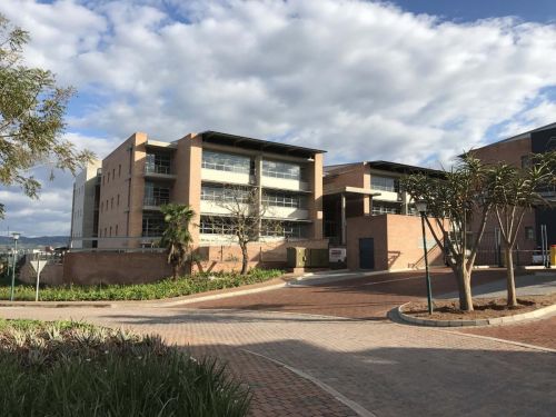 Riverside Park at Extension 24 in Nelspruit has been constructed using Corobrik Bergendal Satin Light FBS with Corobrik 65mm Cedarberg Pavers being used to complement this office block.